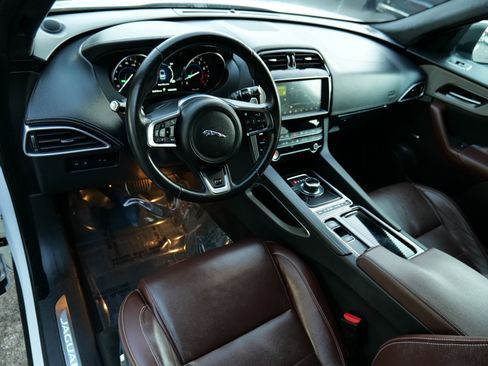 Used 2019 Jaguar F-PACE S image 13