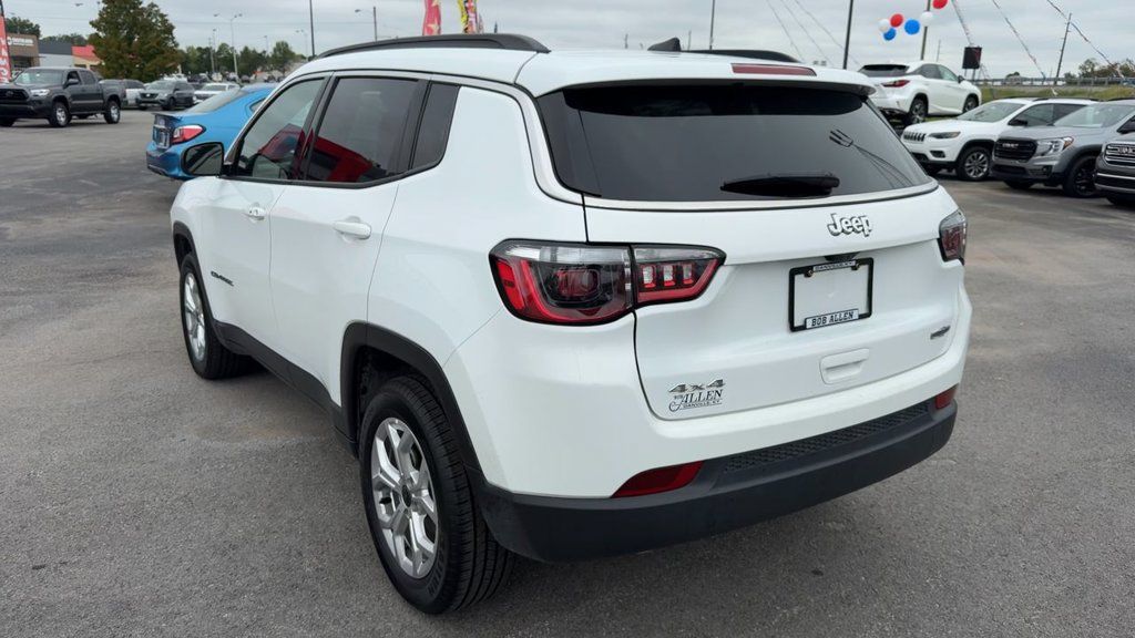 Used 2025 Jeep Compass Latitude w/ Sun & Sound Group AWD/4WD image 5