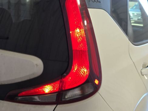 Used 2020 Kia Soul S FWD image 13