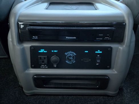 New 2025 GMC Savana 2500 Extended w/ Driver Convenience Package image 19