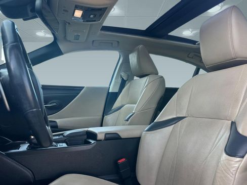 Used 2019 Lexus ES 350 Ultra Luxury w/ Accessory Package 2 image 15