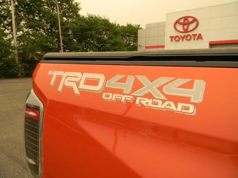 Used 2017 Toyota Tundra Limited w/ Limited Premium Package AWD/4WD image 11
