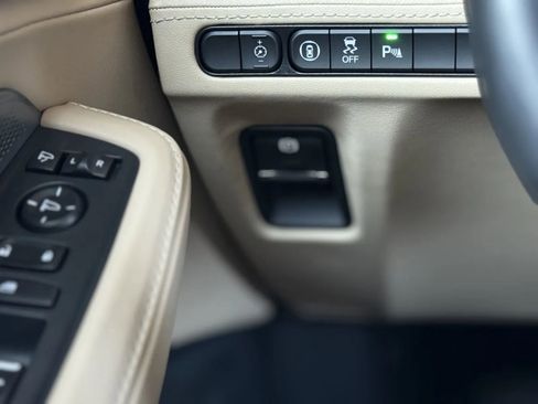 Used 2025 Acura MDX SH-AWD w/ Technology Package image 30