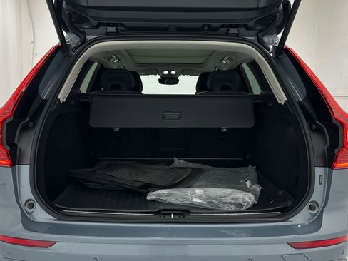 Used 2023 Volvo XC60 B5 Plus image 41