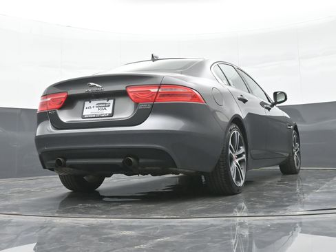 Used 2017 Jaguar XE Premium AWD/4WD image 39