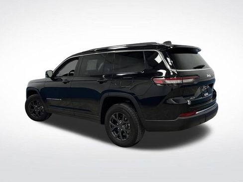 Used 2023 Jeep Grand Cherokee L Limited image 3