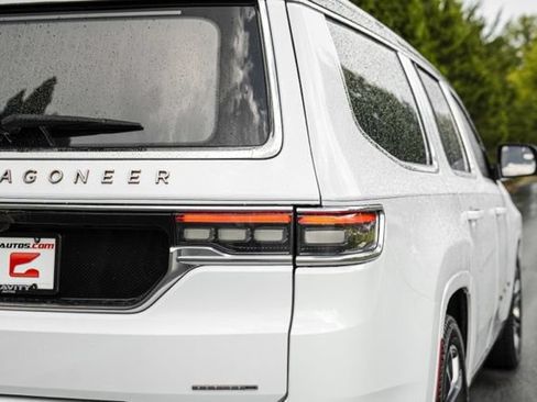 Used 2023 Jeep Grand Wagoneer Series III AWD/4WD image 18