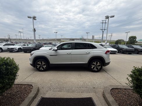 Used 2024 Volkswagen Atlas Cross Sport SE AWD/4WD image 14