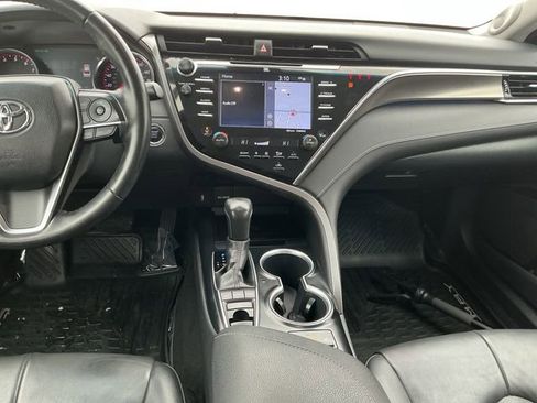 Used 2018 Toyota Camry XSE image 30