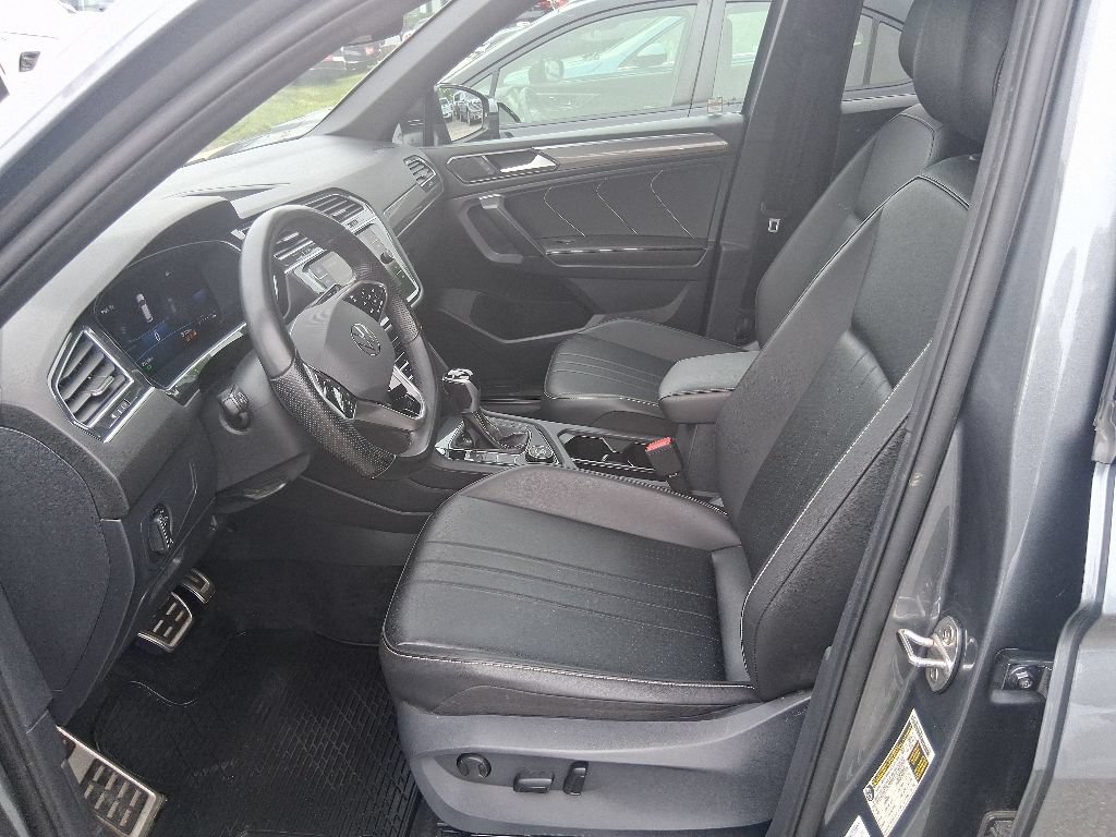 Used 2024 Volkswagen Tiguan SE R-Line AWD/4WD image 12