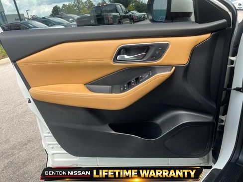 Certified 2022 Nissan Rogue Platinum w/ Head-Up Display Package FWD image 12