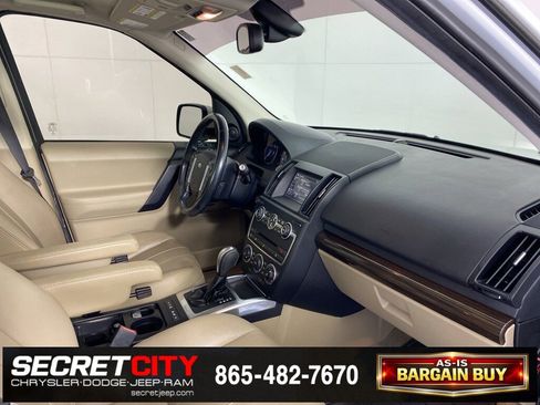Used 2014 Land Rover LR2 image 32