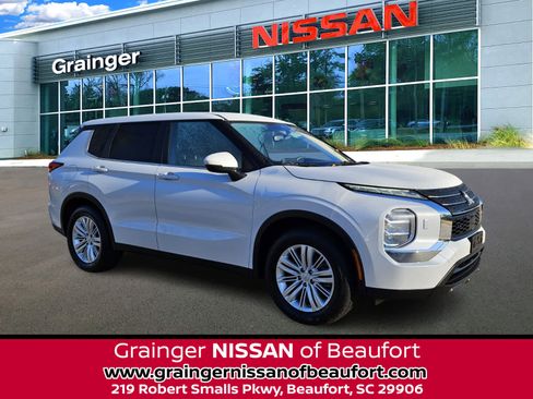 Used 2022 Mitsubishi Outlander ES image 1