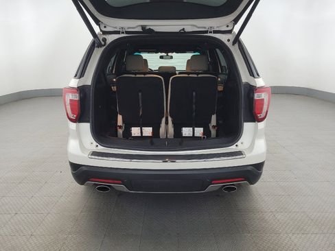 Used 2018 Ford Explorer XLT w/ Equipment Group 202A image 29