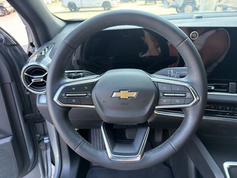 Used 2026 Chevrolet Equinox LT AWD/4WD image 12