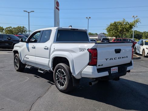 Used 2024 Toyota Tacoma TRD Sport AWD/4WD image 6