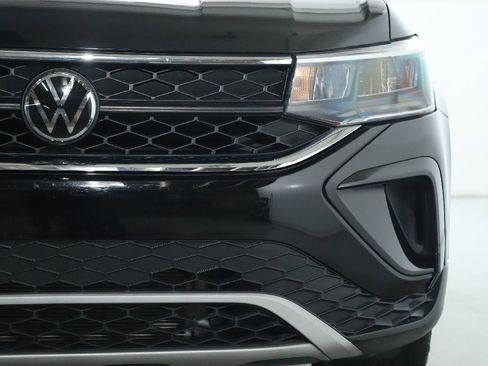 Used 2024 Volkswagen Taos SE image 8