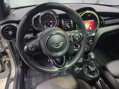 Used 2019 MINI Cooper 2-Door Hardtop w/ Premium Package image 18