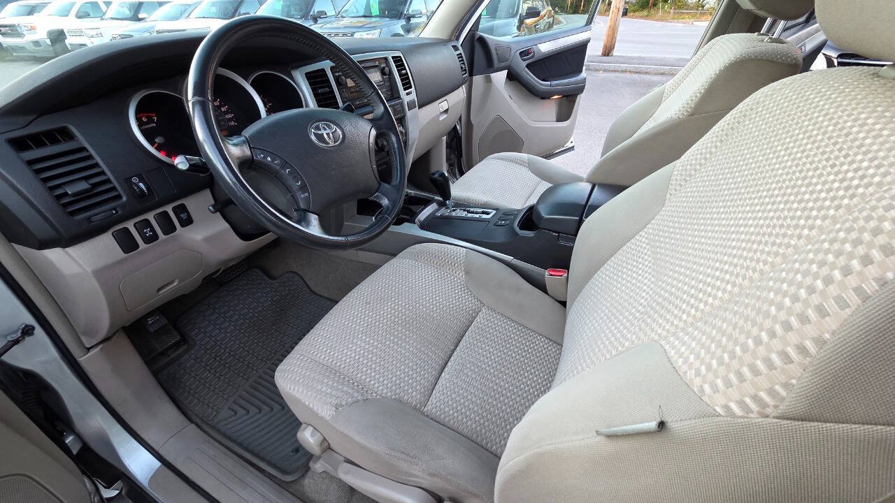 Used 2007 Toyota 4Runner SR5 AWD/4WD image 30