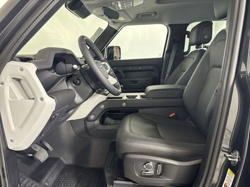 New 2025 Land Rover Defender 130 S image 24