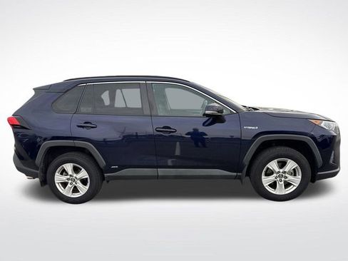 Used 2020 Toyota RAV4 XLE image 6