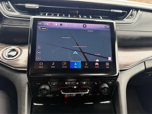 Used 2024 Jeep Grand Cherokee L Overland w/ Luxury Tech Group IV image 23