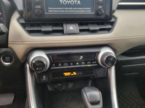 Used 2019 Toyota RAV4 XLE image 9
