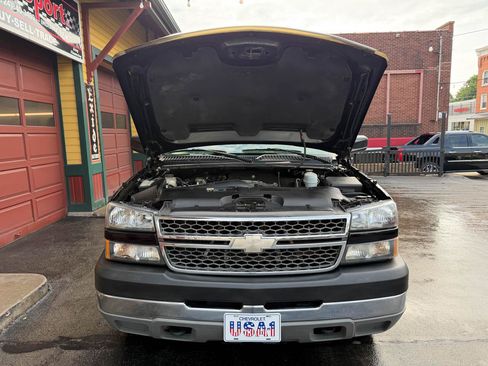Used 2005 Chevrolet Silverado 3500 4x4 Crew Cab w/ Skid Plate Package image 26