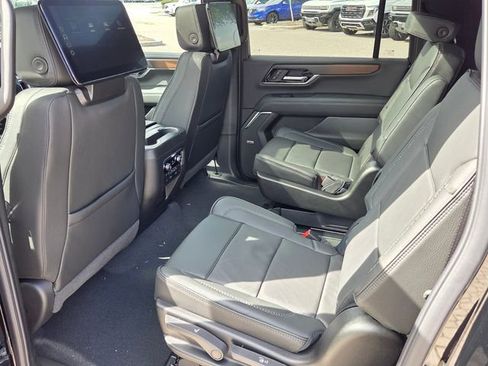 New 2026 GMC Yukon XL Denali w/ Denali Reserve Package AWD/4WD image 7