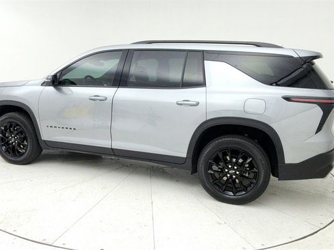Used 2025 Chevrolet Traverse LT w/ Midnight/Sport Edition image 4