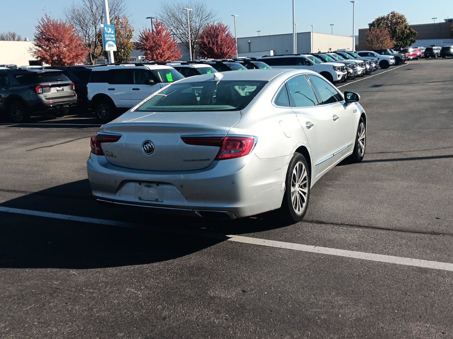 Used 2017 Buick LaCrosse Essence w/ Sun and Shade Package FWD image 5