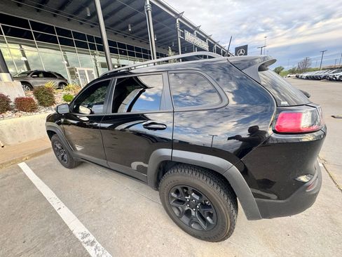 Used 2020 Jeep Cherokee Trailhawk w/ Comfort/Convenience Group image 7