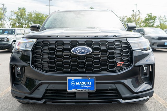 Certified 2025 Ford Explorer ST AWD/4WD image 3