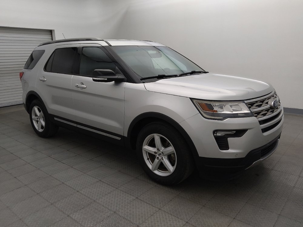 Used 2018 Ford Explorer XLT w/ Equipment Group 202A FWD image 11