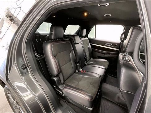 Used 2019 Ford Explorer XLT w/ Equipment Group 202A AWD/4WD image 18
