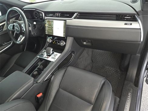 Used 2024 Jaguar F-PACE R-Dynamic S image 18