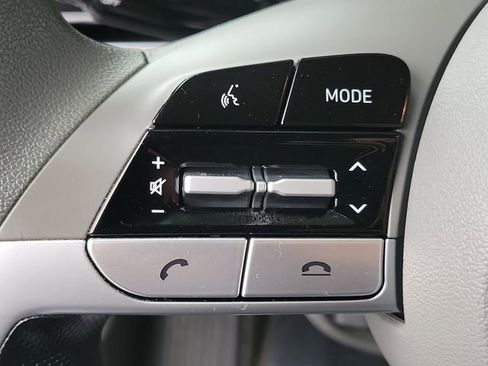 Used 2022 Hyundai Elantra SE FWD image 8