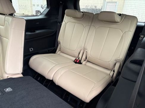 Used 2025 Jeep Grand Cherokee L Limited image 23