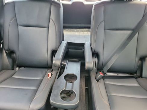 Used 2019 Toyota Highlander XLE FWD image 16