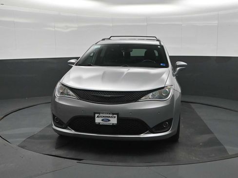 Used 2020 Chrysler Pacifica Touring-L w/ Advanced Safetytec Group AWD/4WD image 3
