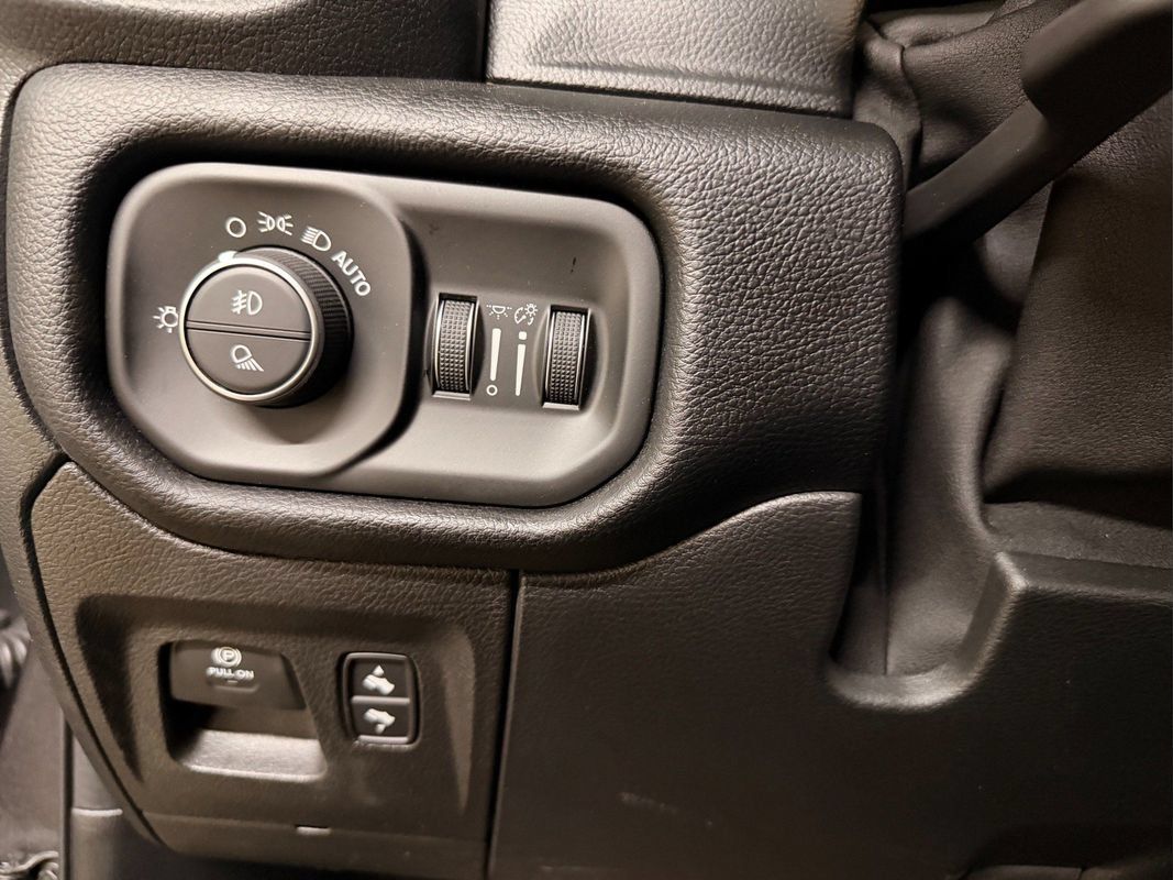 Used 2021 RAM 1500 Sport w/ Leather & Sound Group AWD/4WD image 15