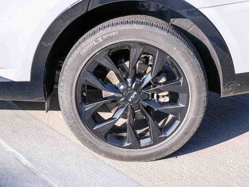 Used 2023 Kia Sorento SX AWD/4WD image 9