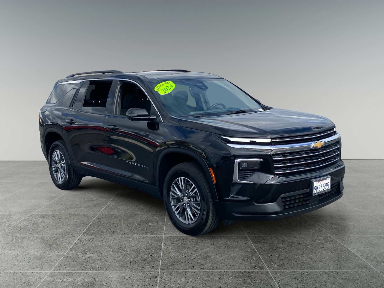 Used 2024 Chevrolet Traverse LT FWD image 7