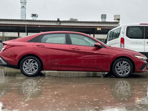 Used 2024 Hyundai Elantra SEL image 9