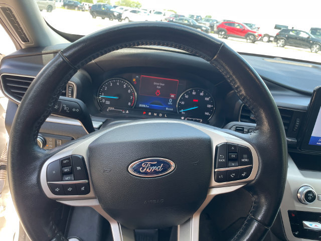 Used 2022 Ford Explorer XLT w/ Equipment Group 202A AWD/4WD image 30