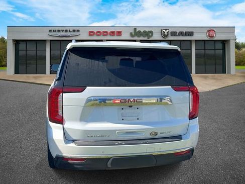 Used 2023 GMC Yukon XL SLT w/ SLT Premium Package AWD/4WD image 4