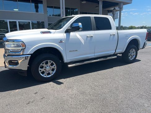 Used 2022 RAM 2500 Laramie AWD/4WD image 2