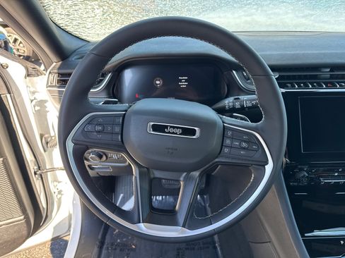 Used 2024 Jeep Grand Cherokee Laredo X w/ Luxury Tech Group I image 19