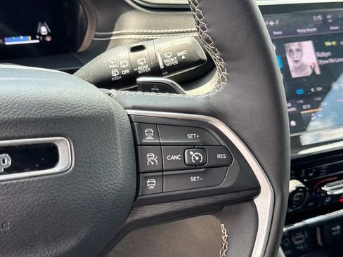 Used 2023 Jeep Grand Cherokee L Laredo AWD/4WD image 34