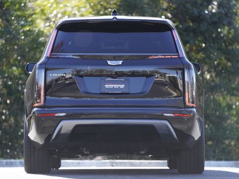 Used 2026 Cadillac Vistiq Sport image 38